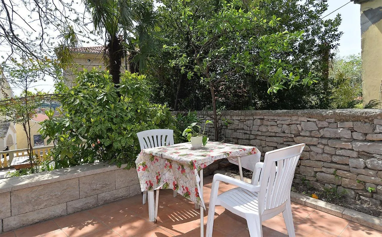 Apartments Mariza 2235 Pula