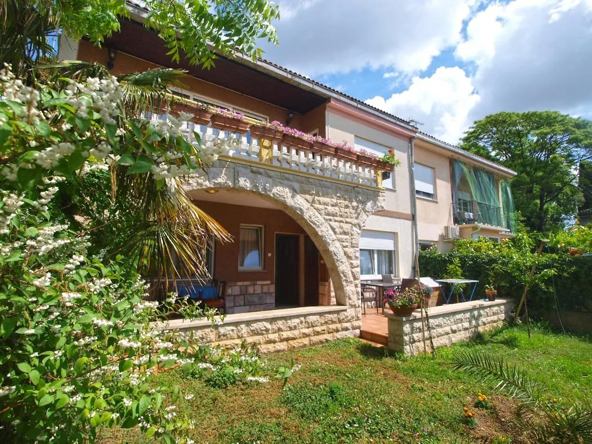 Apartments Mariza 2235 Pula